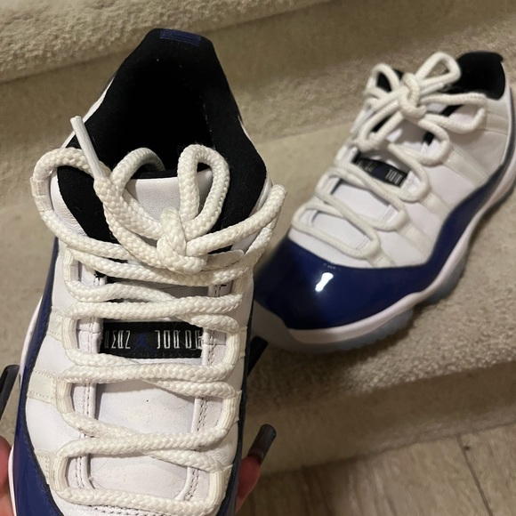 2020 Wmns Air Jordan 11 Retro Low ‘Concord Sketch’ - Picture 2 of 7